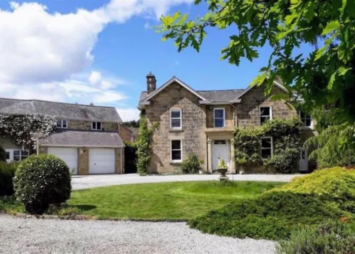 Escape To The Country @ Bron Offa Bach