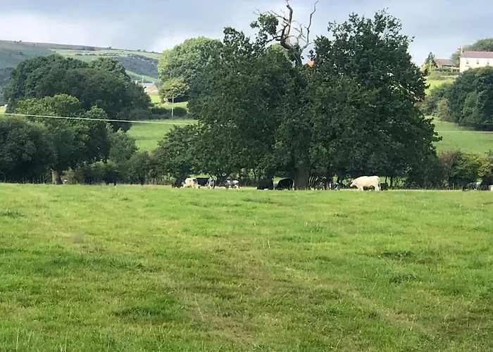 Escape To The Country @ Bron Offa Bach