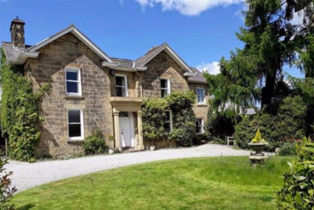 Escape To The Country @ Bron Offa Bach * Coedpoeth