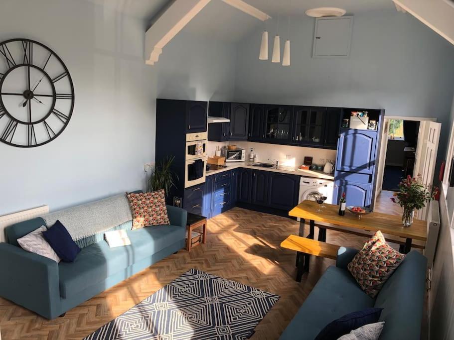 Escape To The Country @ Bron Offa Bach * Coedpoeth