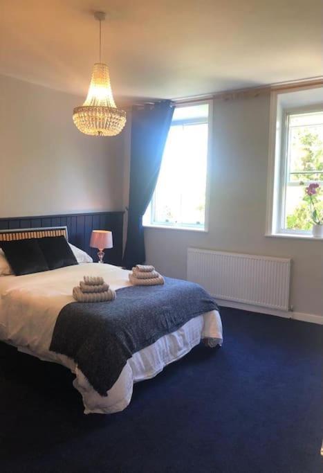 Escape To The Country @ Bron Offa Bach
